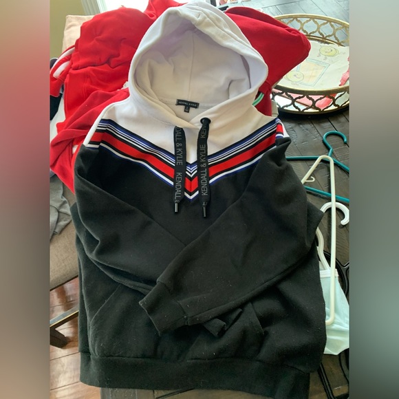 Kendall and Kylie sweatshirt.  Womens US M. - Picture 1 of 3